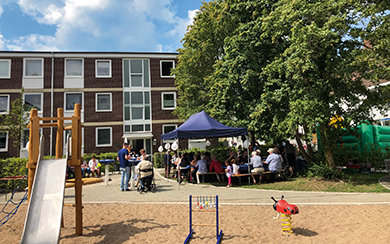 Wohnhaus mit Spielplatz