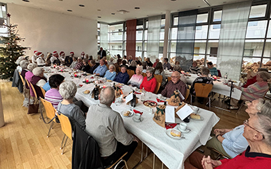 Senioren auf der Weihnachtsfeier